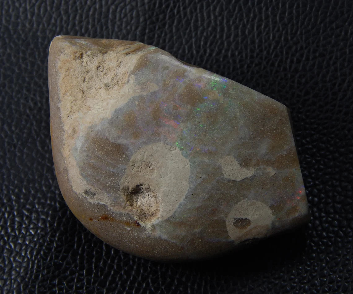 Andamooka Opal, Painted Lady , 619 Carat Fancy Shape 75x46x29 MM Good Quality