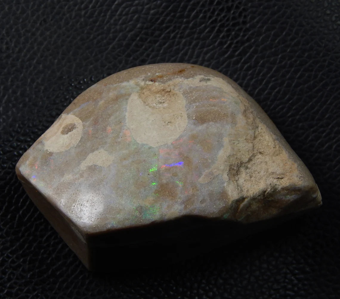 Andamooka Opal, Painted Lady , 619 Carat Fancy Shape 75x46x29 MM Good Quality