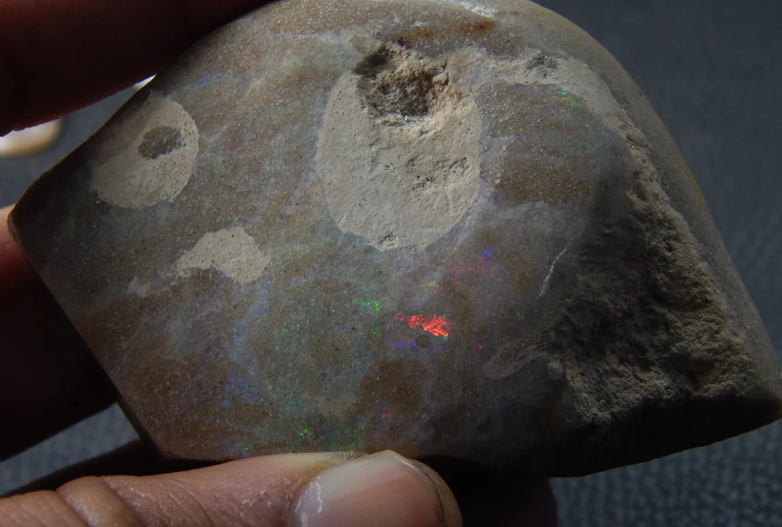 Andamooka Opal, Painted Lady , 619 Carat Fancy Shape 75x46x29 MM Good Quality