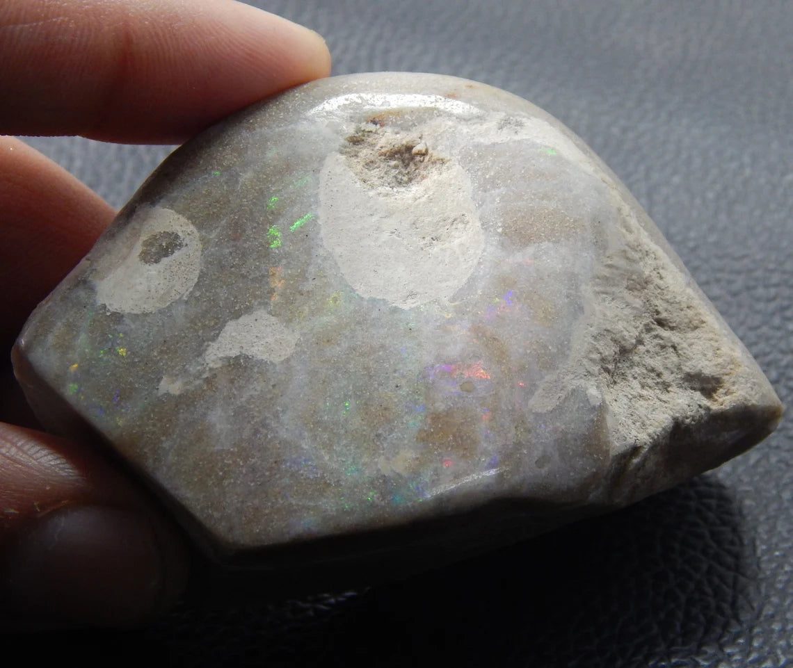 Andamooka Opal, Painted Lady , 619 Carat Fancy Shape 75x46x29 MM Good Quality