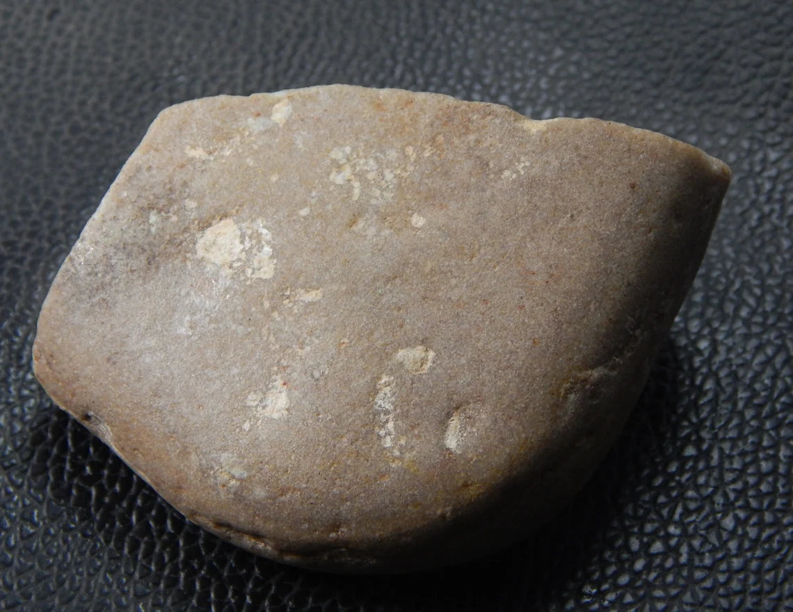 Andamooka Opal, Painted Lady , 619 Carat Fancy Shape 75x46x29 MM Good Quality