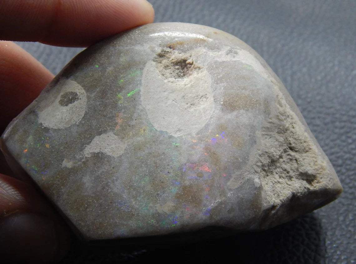 Andamooka Opal, Painted Lady , 619 Carat Fancy Shape 75x46x29 MM Good Quality