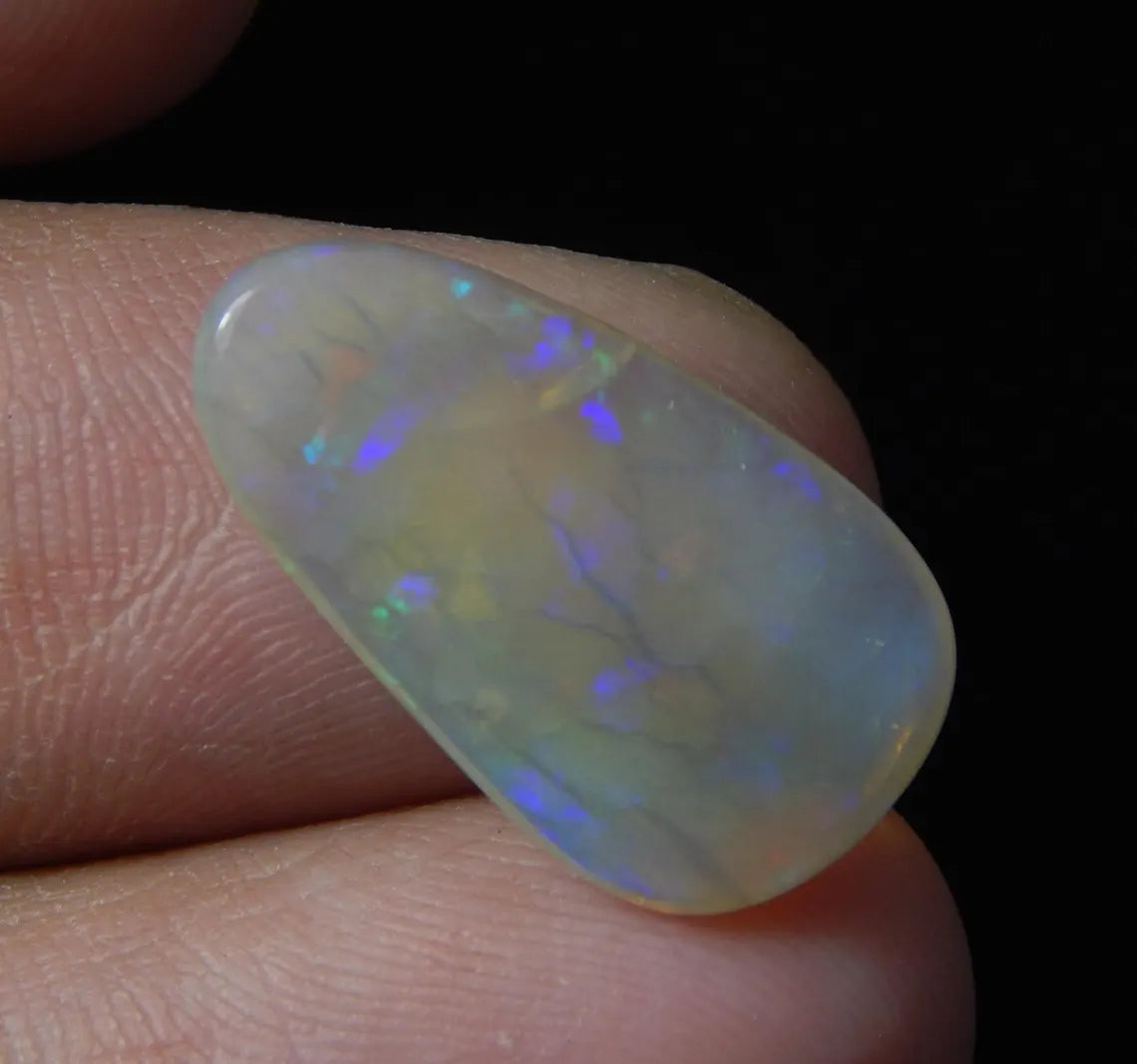 Mintabie Opal Cabochon 6.50 Carat Fancy Shape Size 21x12x4 MM