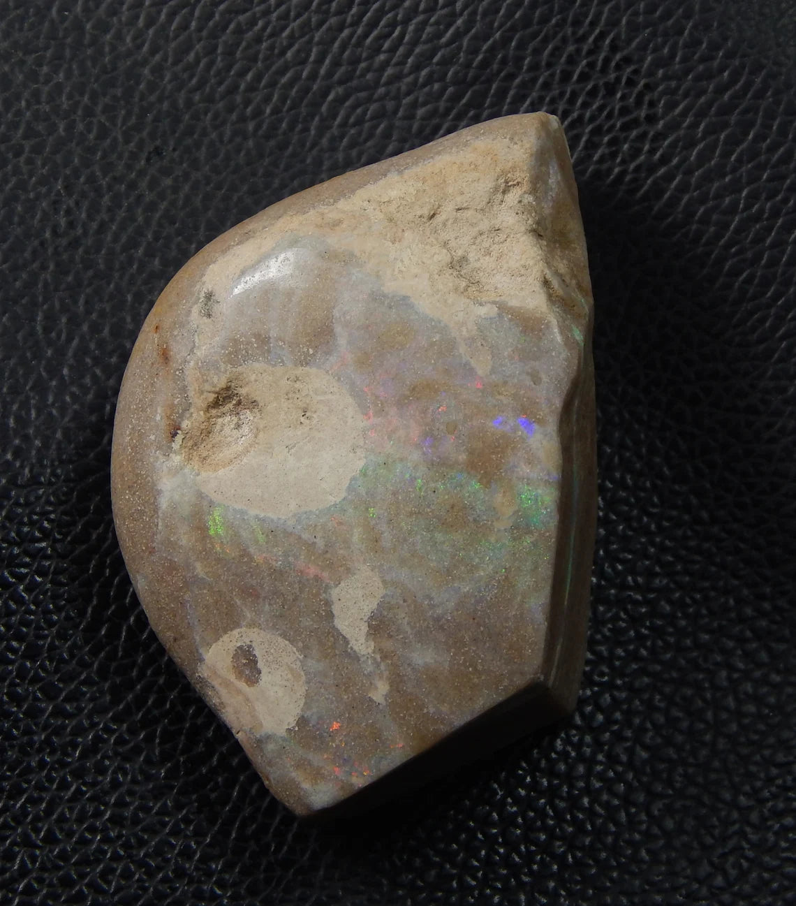 Andamooka Opal, Painted Lady , 619 Carat Fancy Shape 75x46x29 MM Good Quality